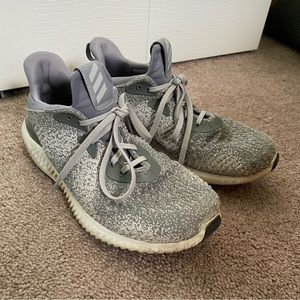 Adidas AlphaBounce Sneaker in Grey